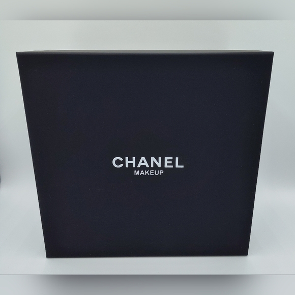 CHANEL Winter Tweed Make-up Bucket Bag Crossbody Gold Chain Snowflake GWP NIB - Picture 2 of 11